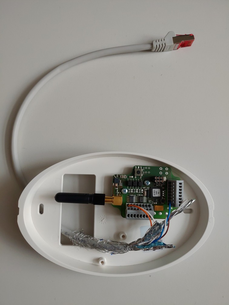 CX6920 mit ovalen Gehäuse und Verdrahtung für RJ45 Anschluss